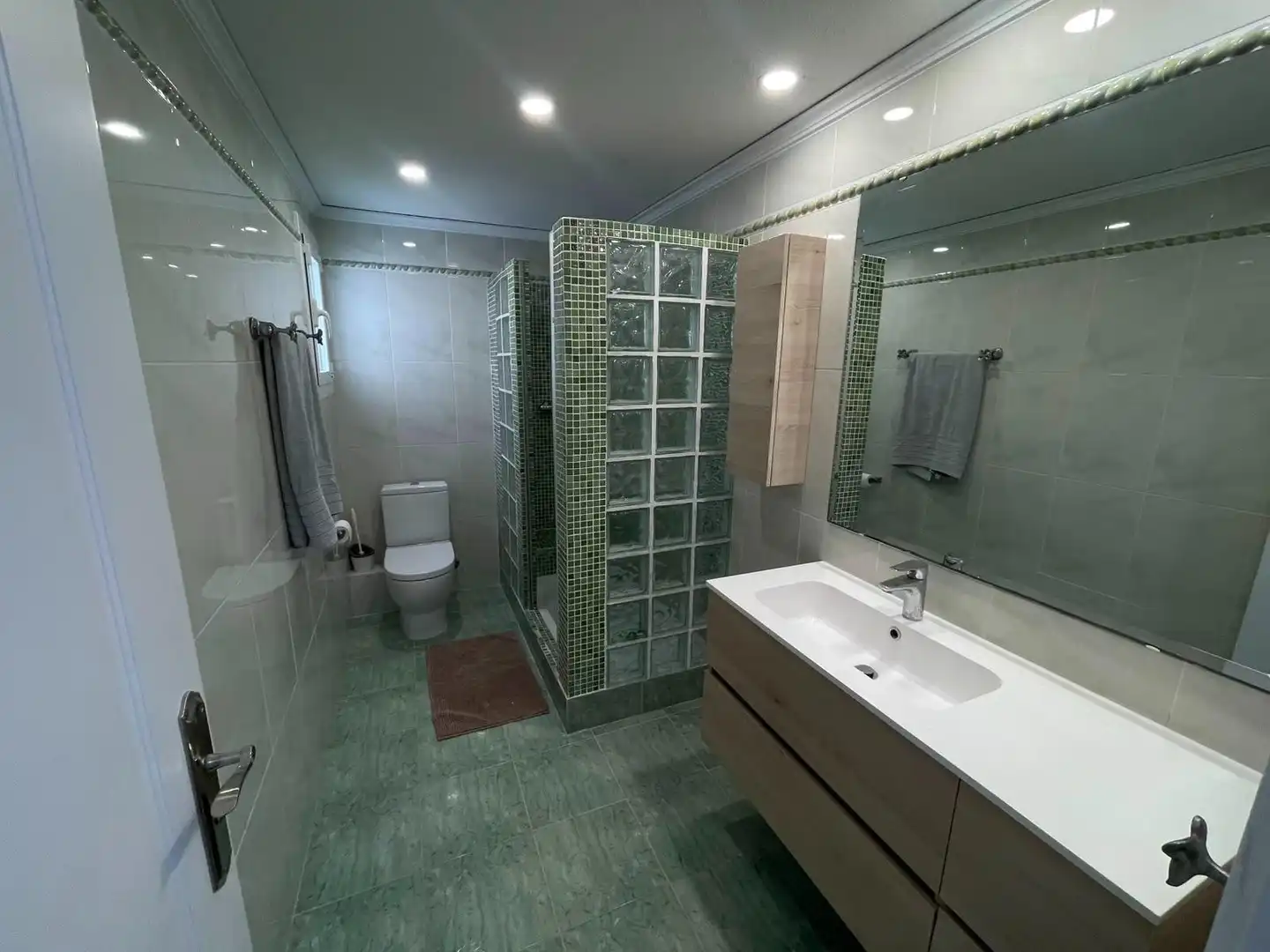Bathroom of Duplexes for rent in Valencia  with Parquet flooring, Terrace and Furnished