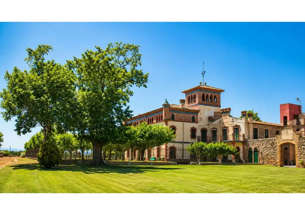 Vista exterior de Finca rústica en venda en Castelló d'Empúries amb Terrassa i Balcó