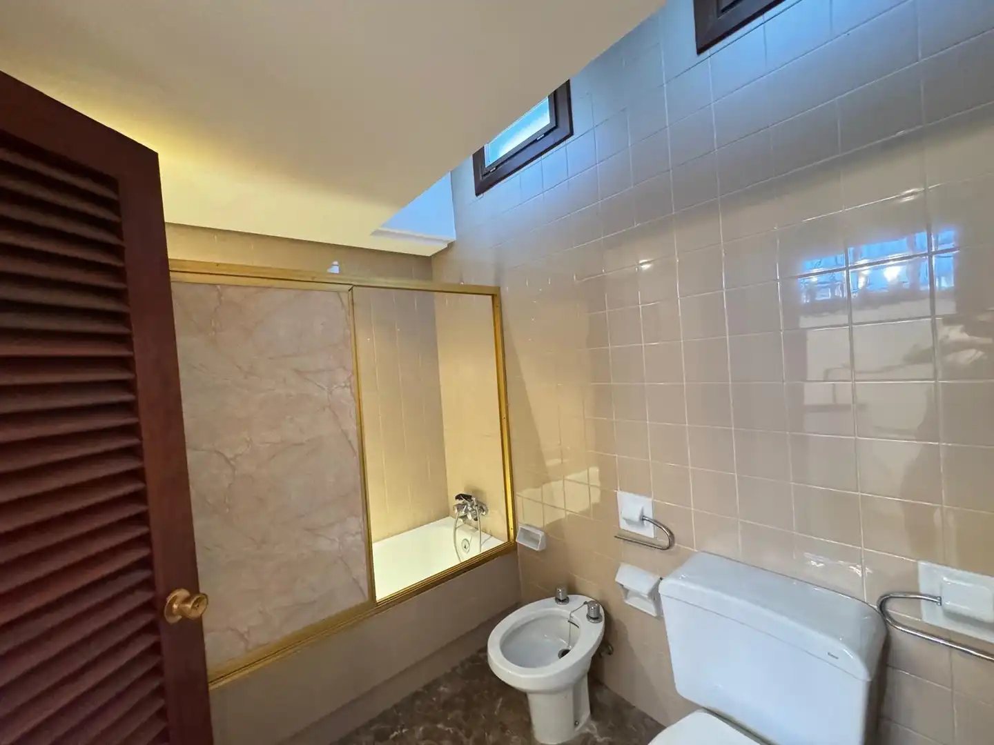 Bany de Casa o xalet en venda en Villanueva del Rosario amb Aire condicionat, Jardí privat i Terrassa