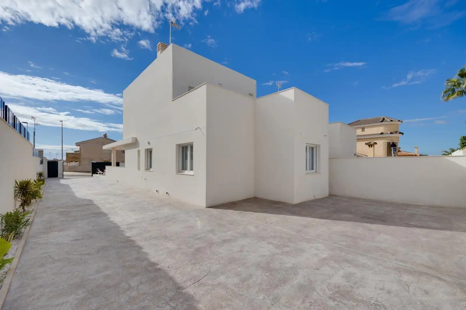 Vista exterior de Casa o chalet en venta en Torrevieja con Aire acondicionado, Terraza y Piscina
