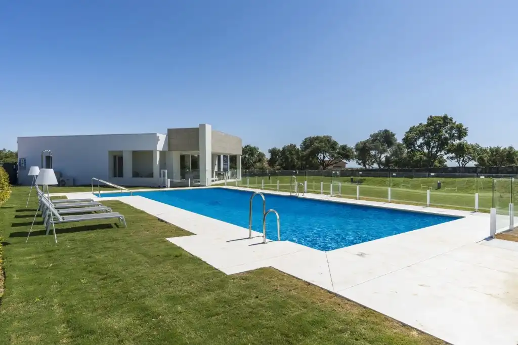 Piscina de Dúplex en venda en San Roque amb Aire condicionat, Terrassa i Traster