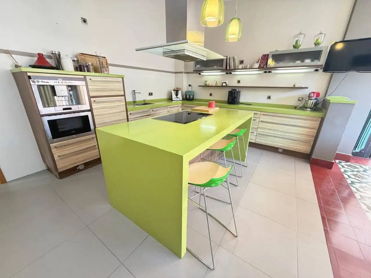 Cuina de Casa o xalet en venda en Chiclana de la Frontera amb Aire condicionat, Jardí privat i Terrassa