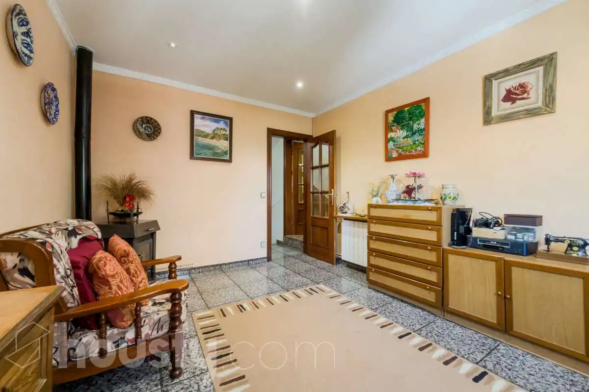 Living room of Houses for sale in Santa Coloma de Gramenet  with Air Conditioner, Heating and Private garden