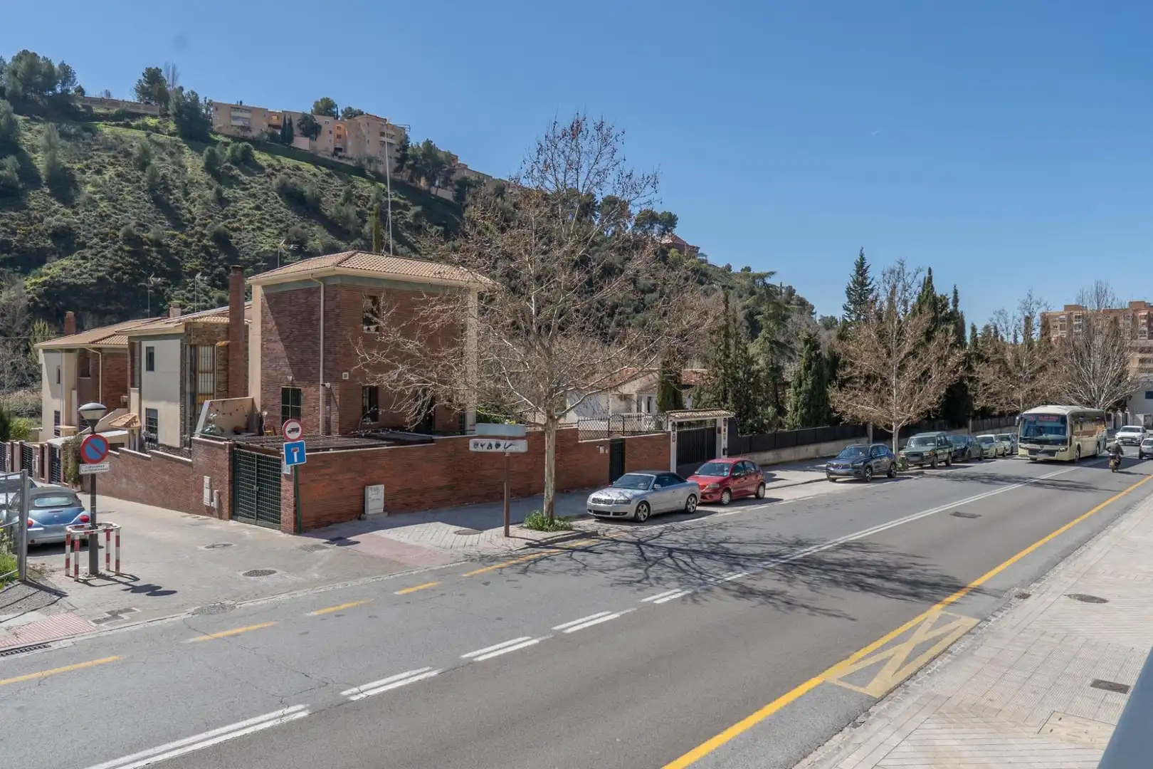 Vista exterior de Casa o xalet en venda en Granada amb Calefacció, Terrassa i Traster