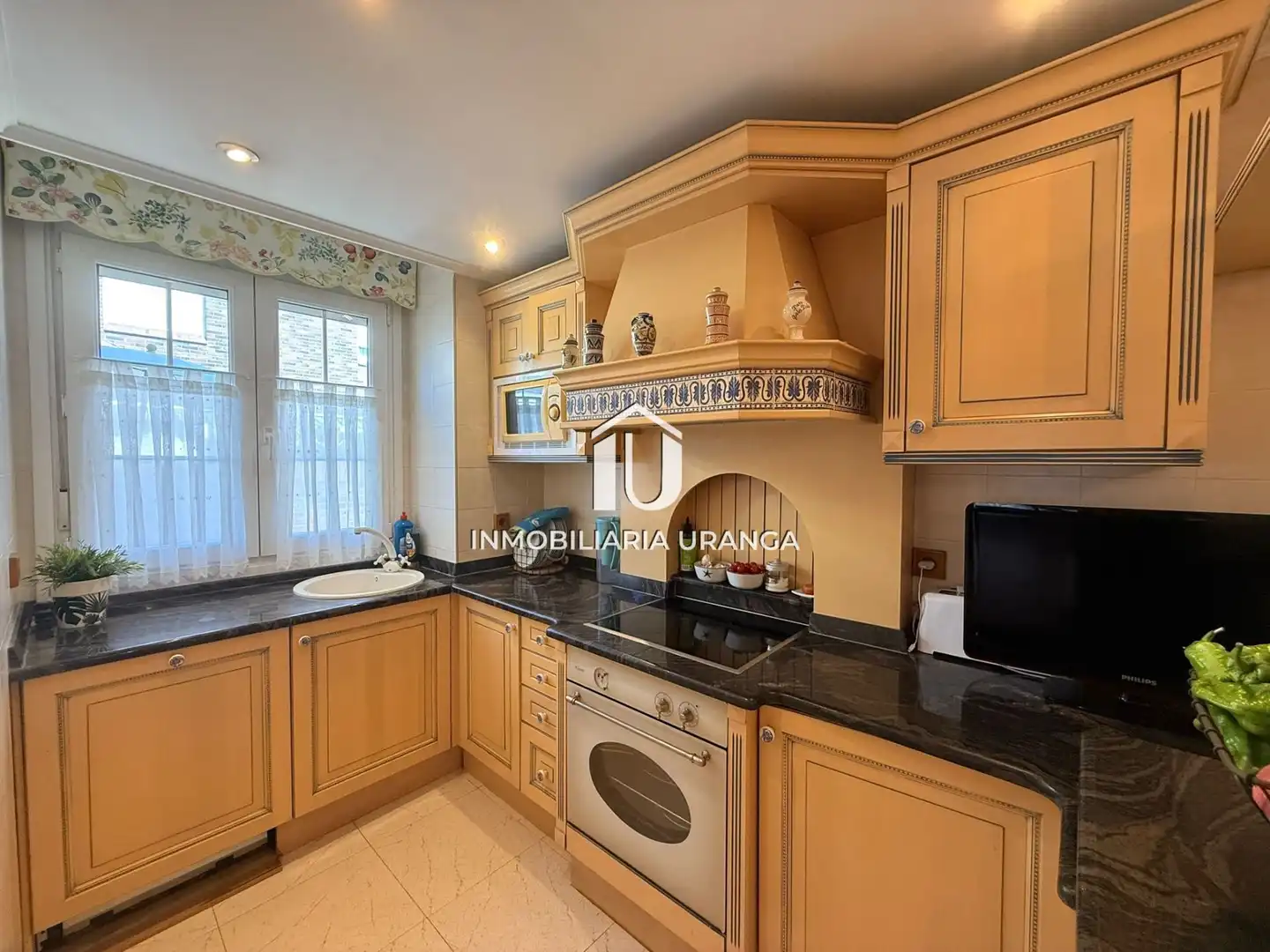 Cocina de Casa o chalet en venta en Laredo con Calefacción, Jardín privado y Terraza