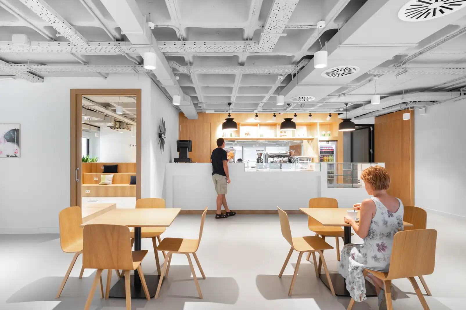 Büro zur Miete in Sevilla mit Klimaanlage, Heizung und Möbliert