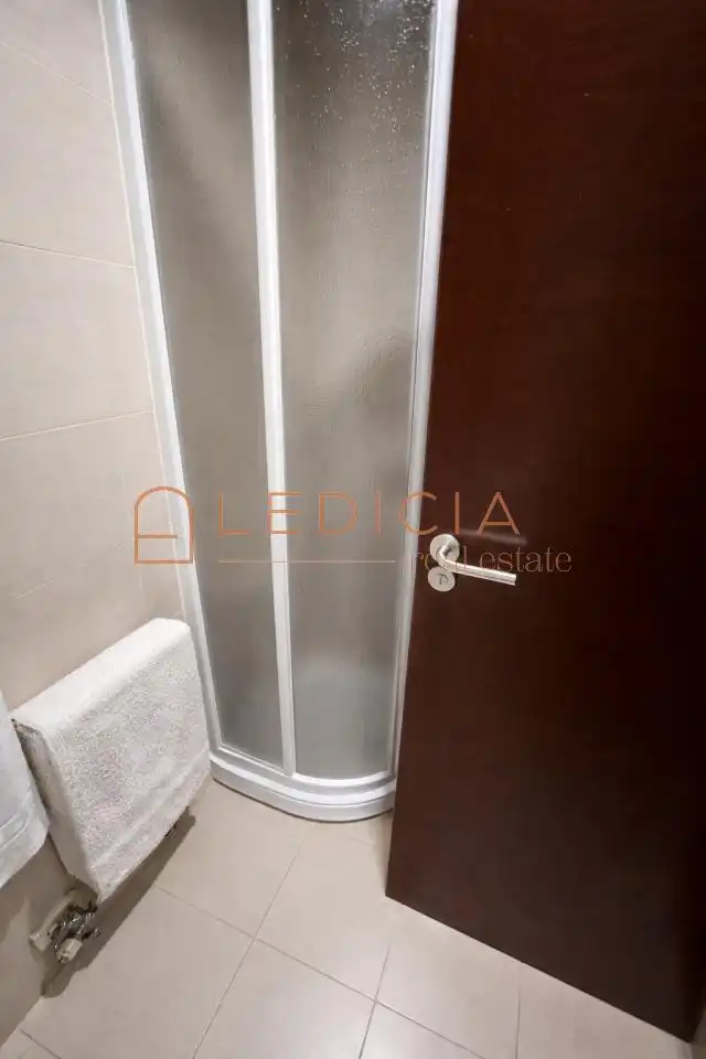 Baño de Estudio en venta en Vigo  con Calefacción, Parquet y Amueblado