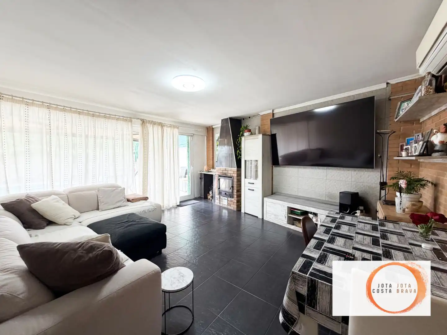 Sala de estar de Casa adosada en venta en Caldes de Malavella con Aire acondicionado, Calefacción y Jardín privado
