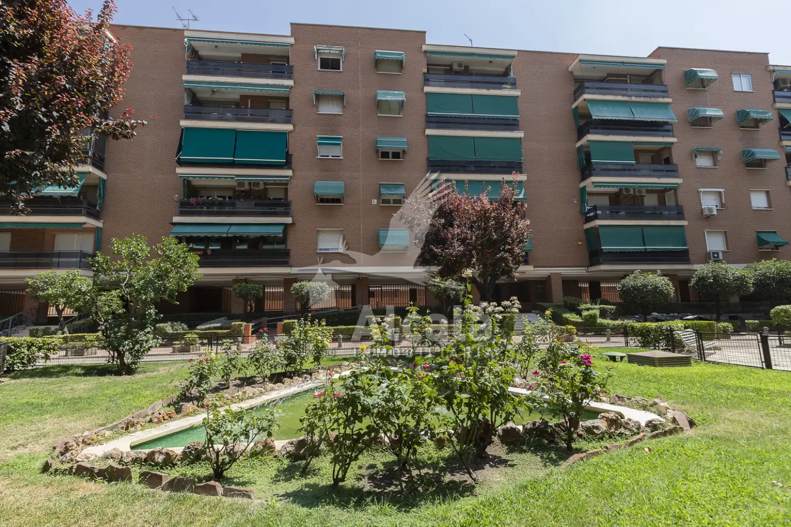 Vista exterior de Piso en venta en Alcalá de Henares con Calefacción, Jardín privado y Parquet