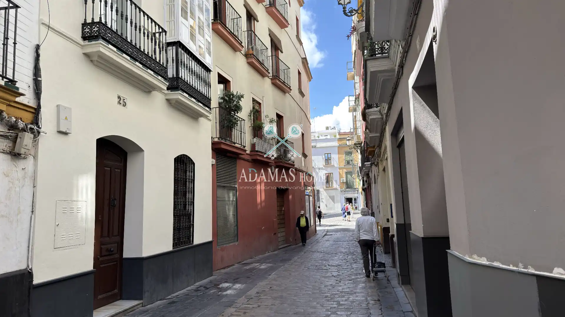 Exterior view of Apartments for sale in Sevilla  with Air Conditioner, Heating and Furnished