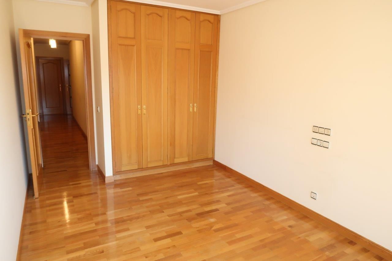 Bedroom of Flat to rent in A Coruña Capital   with Heating, Parquet flooring and Storage room