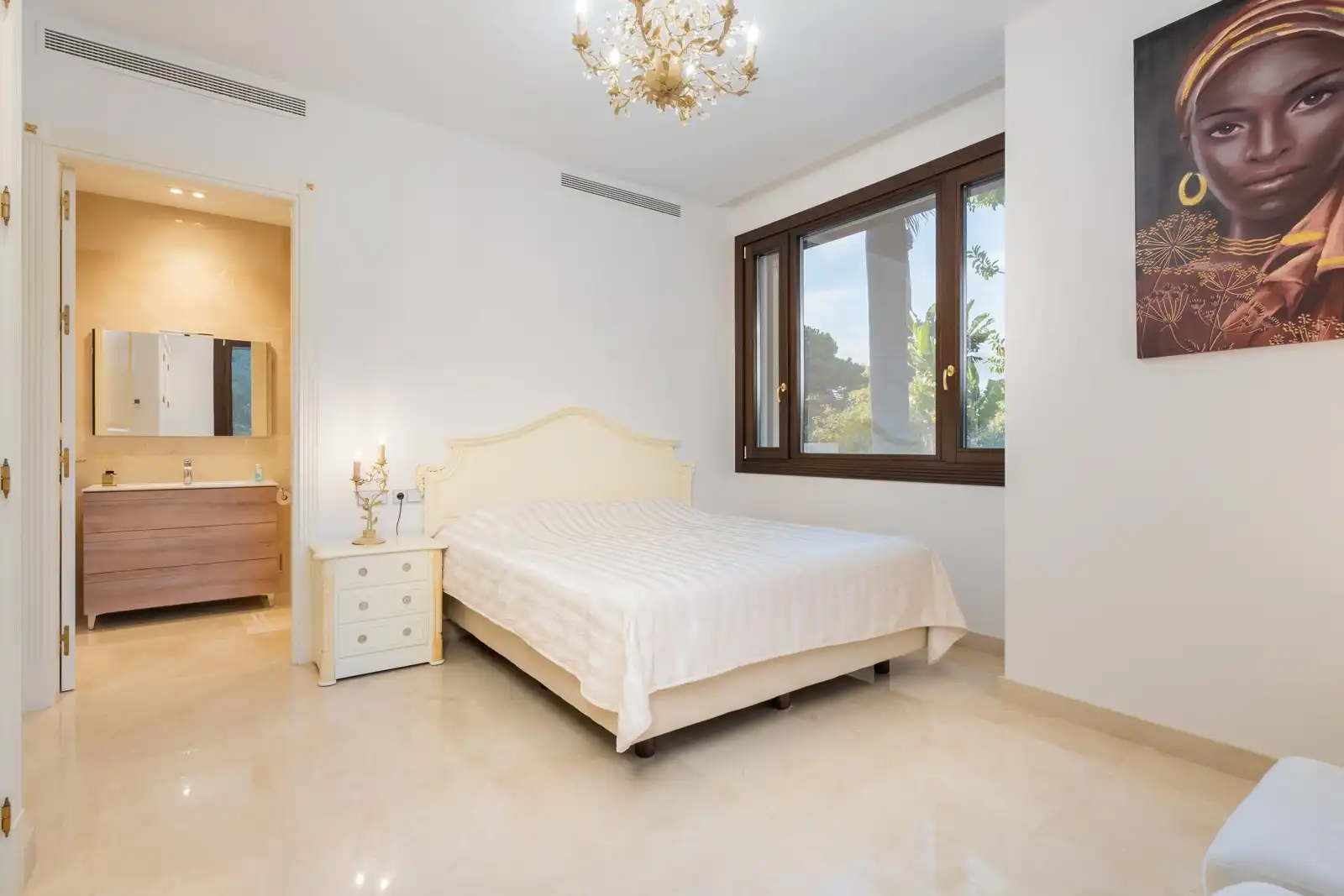 Dormitori de Casa o xalet en venda en Estepona amb Aire condicionat, Calefacció i Jardí privat