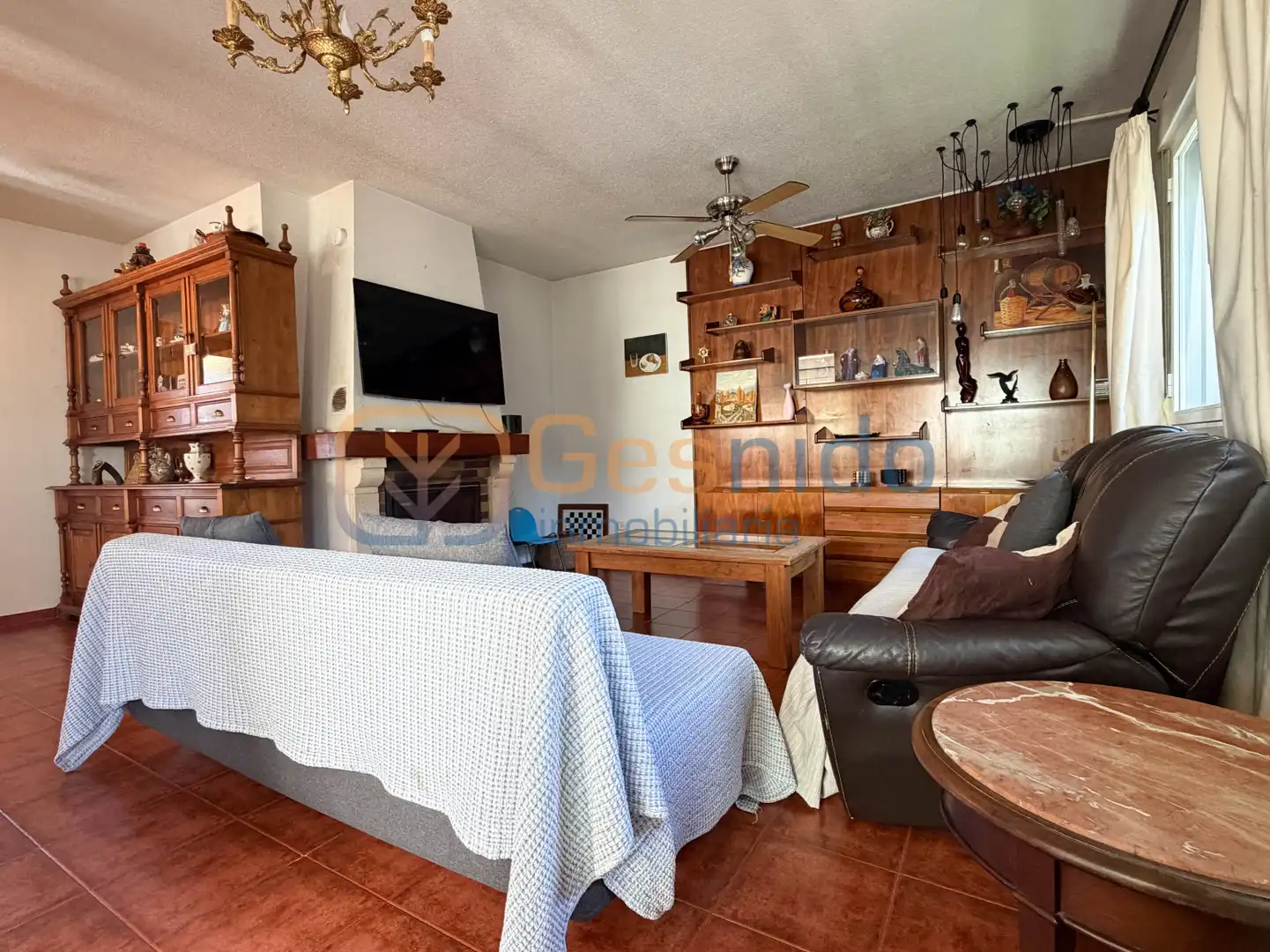 Sala d'estar de Casa o xalet en venda en El Espinar amb Calefacció, Jardí privat i Terrassa