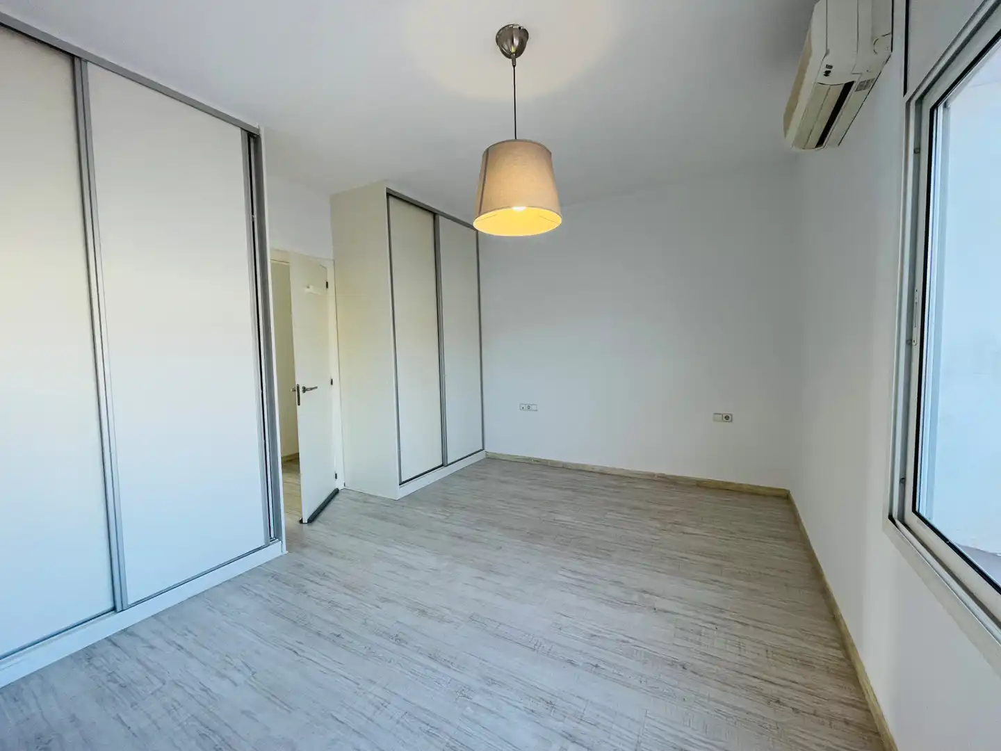 Habitación de Ático en venta en Barcelona con Aire acondicionado, Calefacción y Parquet
