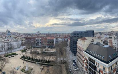 Vista exterior de Pis en venda en  Madrid Capital amb Calefacció i Parquet