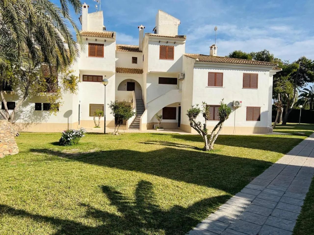 Vista exterior de Planta baixa en venda en Torrevieja amb Calefacció, Terrassa i Piscina