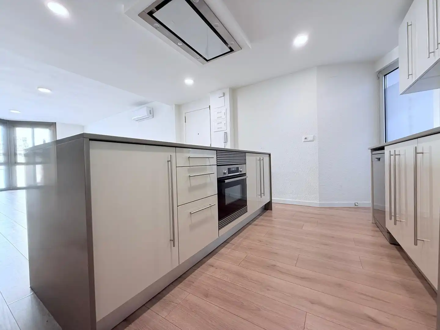 Kitchen of Flat for rent in Valencia  with Air Conditioner, Heating and Parquet flooring