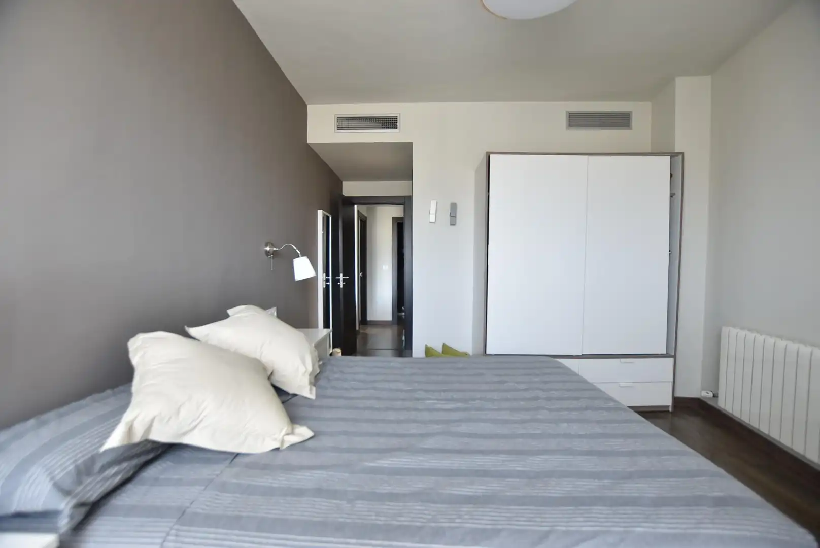 Bedroom of Flat for rent in Granada  with Air Conditioner, Heating and Furnished