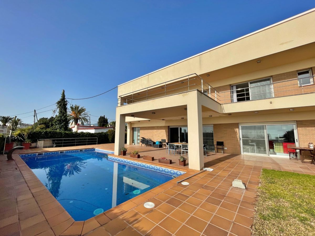 Swimming pool of House or chalet for sale in Alcanar