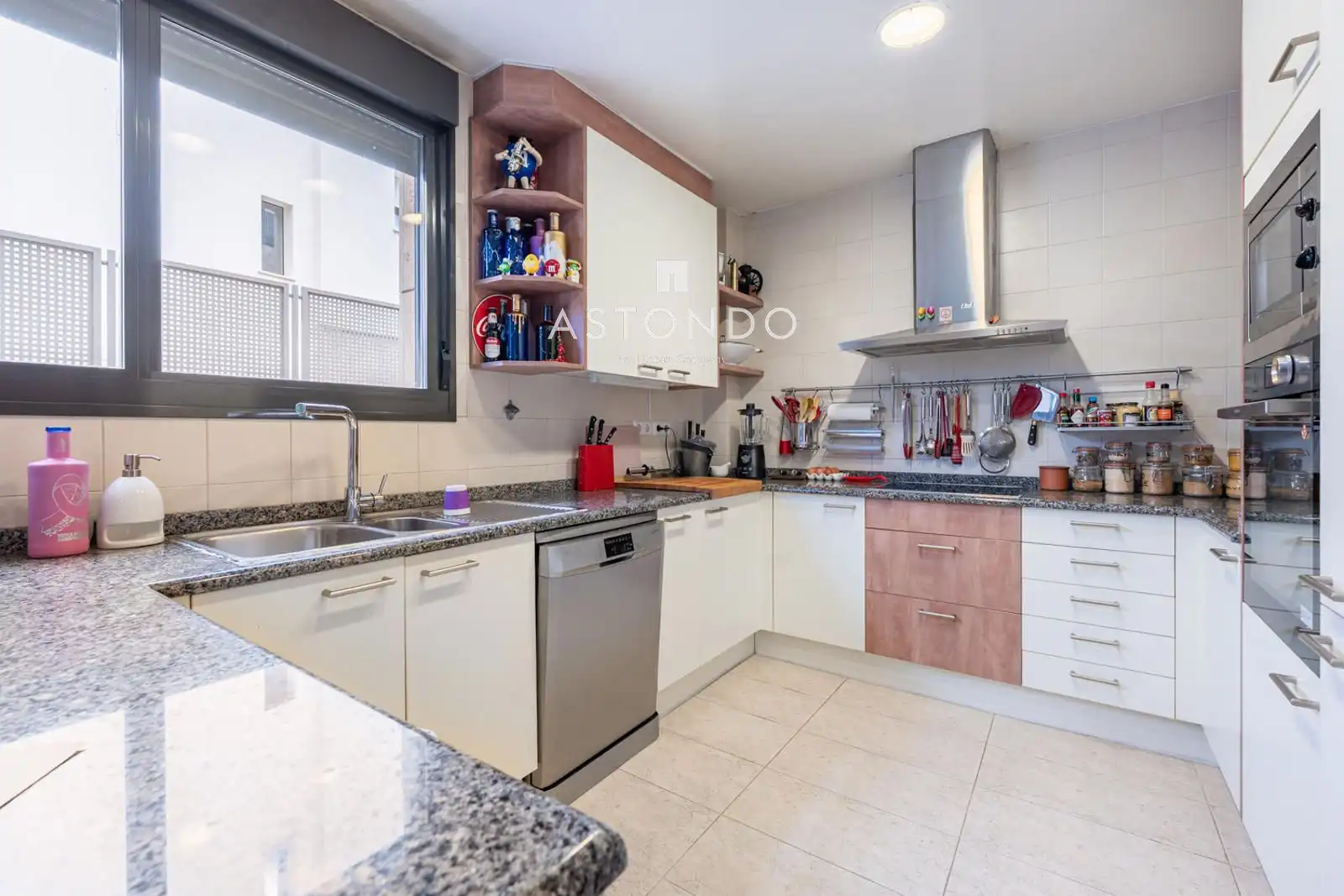 Cocina de Casa adosada en venta en Madrid con Aire acondicionado, Calefacción y Parquet
