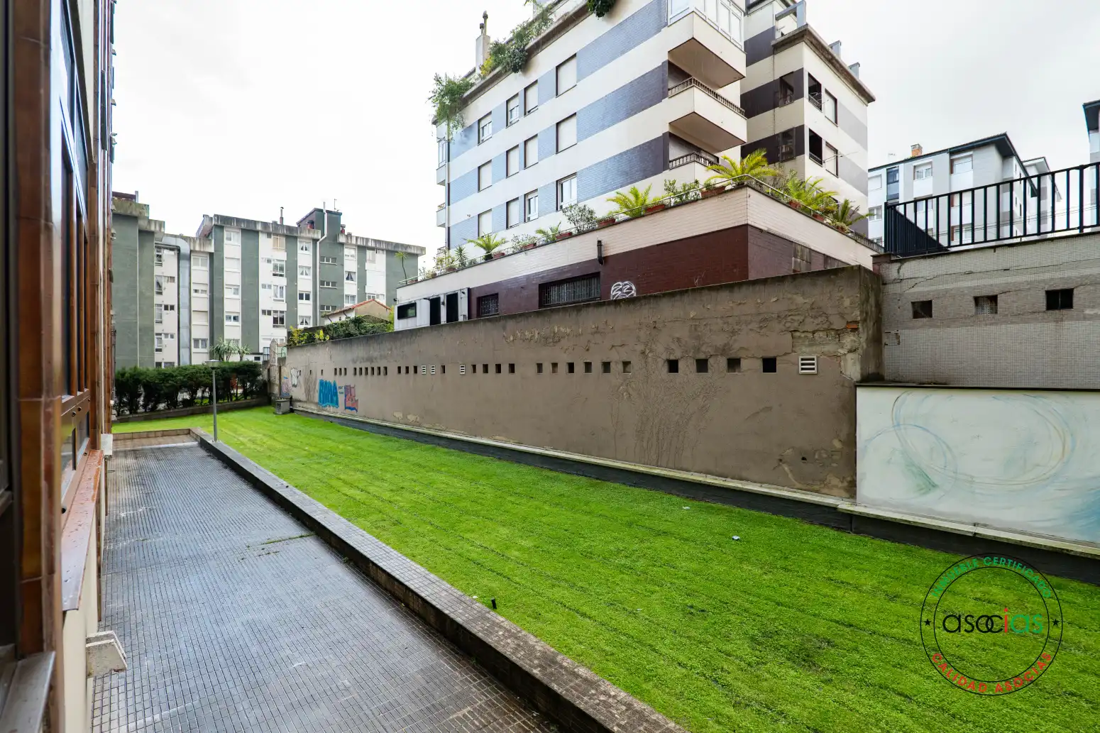 Vista exterior de Pis en venda en Gijón  amb Calefacció, Jardí privat i Parquet