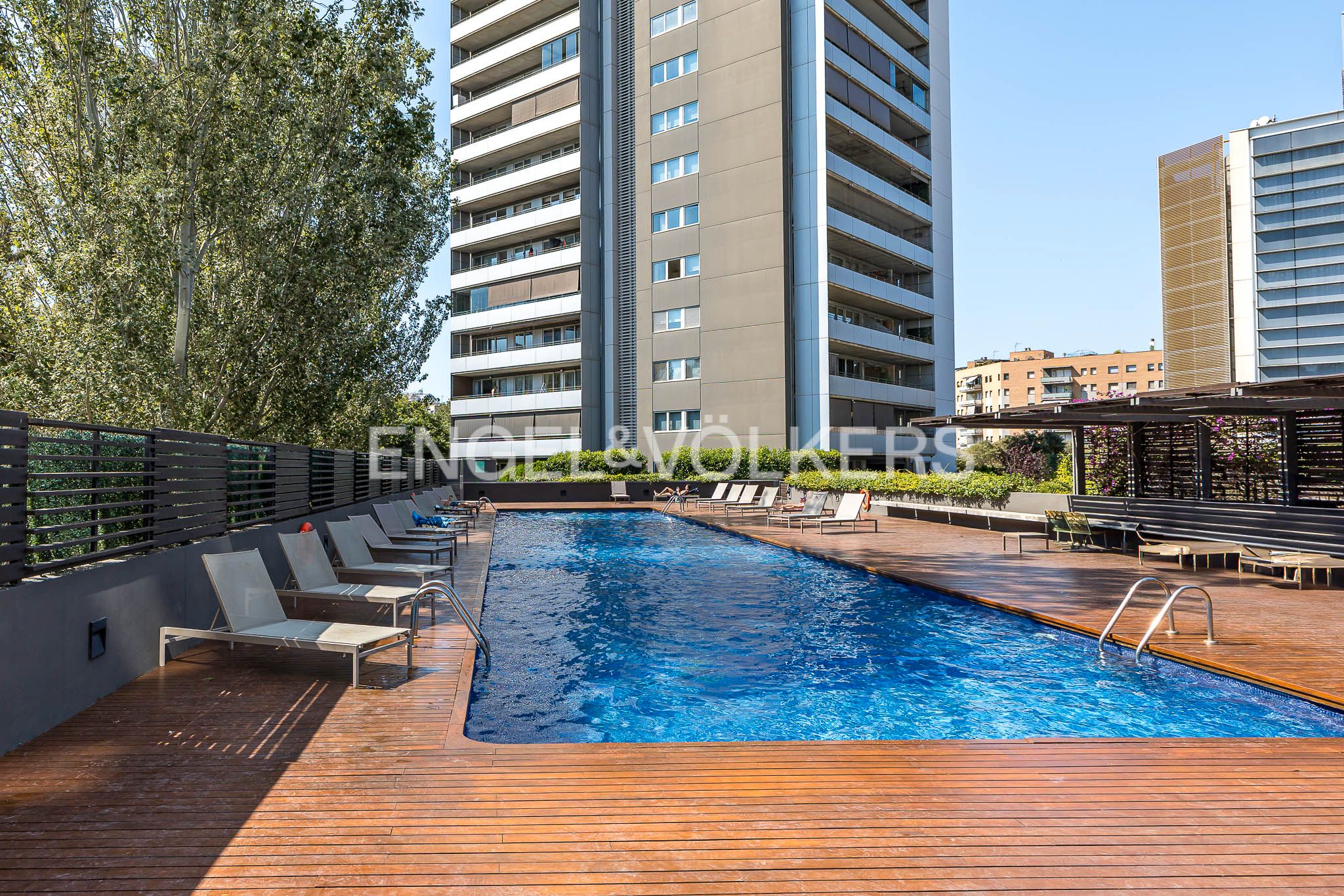 Piscina de Apartament de lloguer en  Barcelona Capital amb Aire condicionat, Calefacció i Parquet