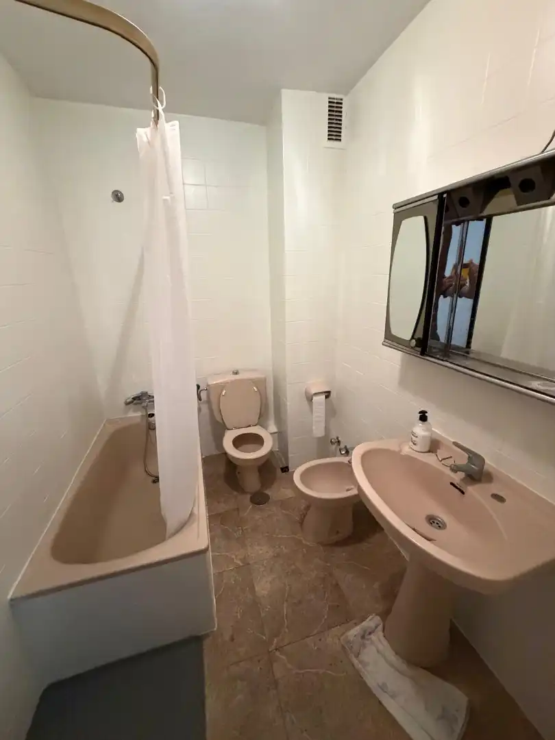 Baño de Piso para compartir en Jaén con Aire acondicionado, Calefacción y Amueblado