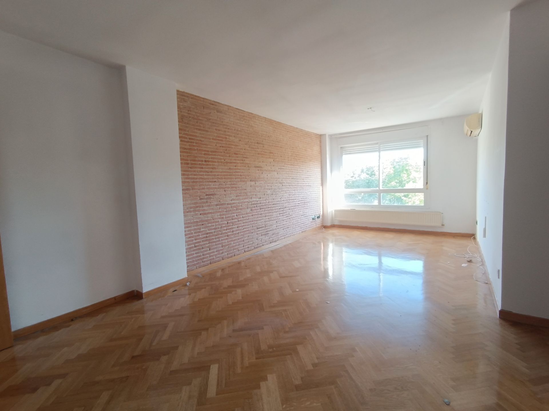 Living room of Flat for sale in Móstoles  with Air Conditioner, Heating and Parquet flooring