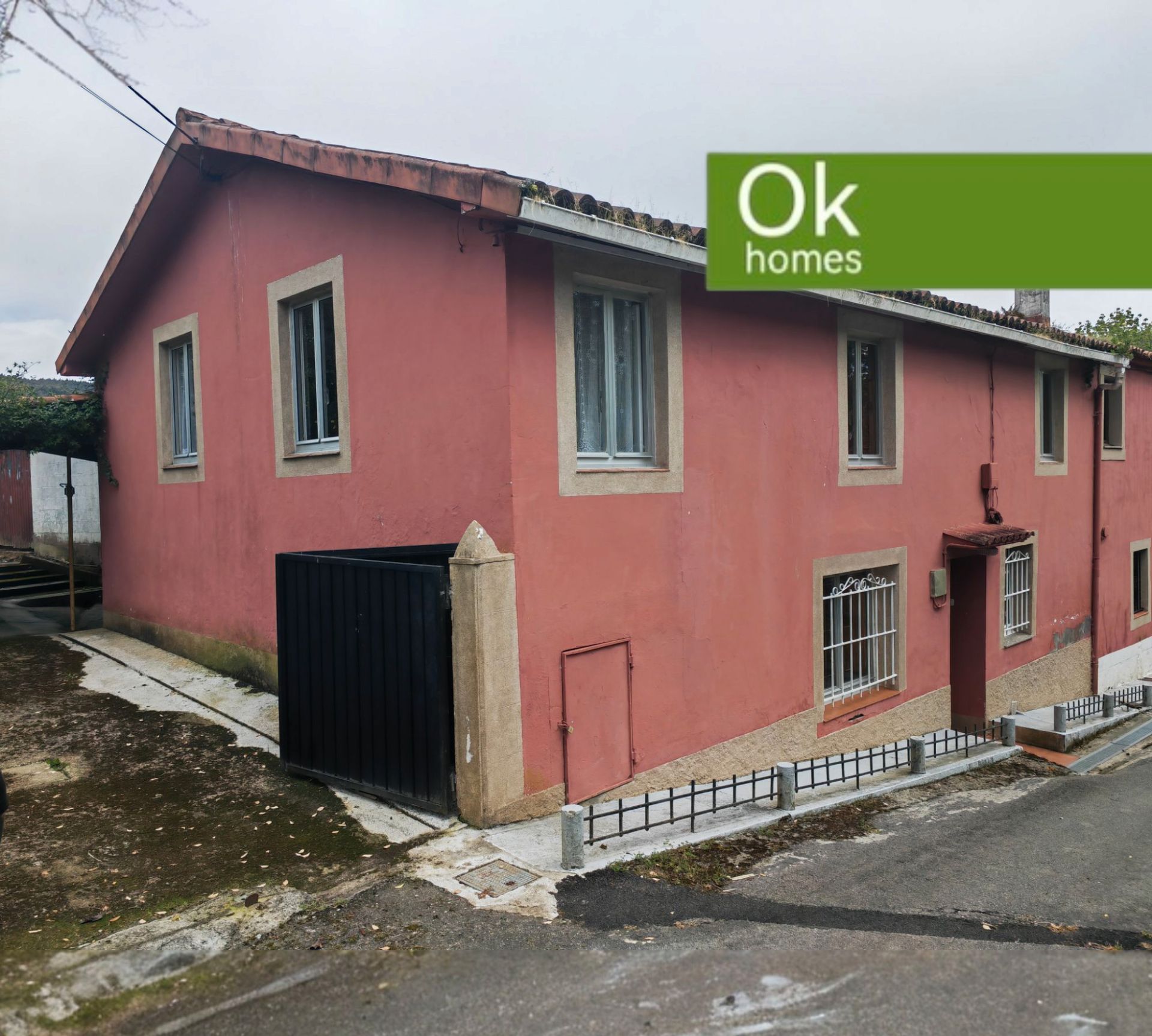 Vista exterior de Casa adosada en venda en Cesuras amb Jardí privat, Parquet i Traster