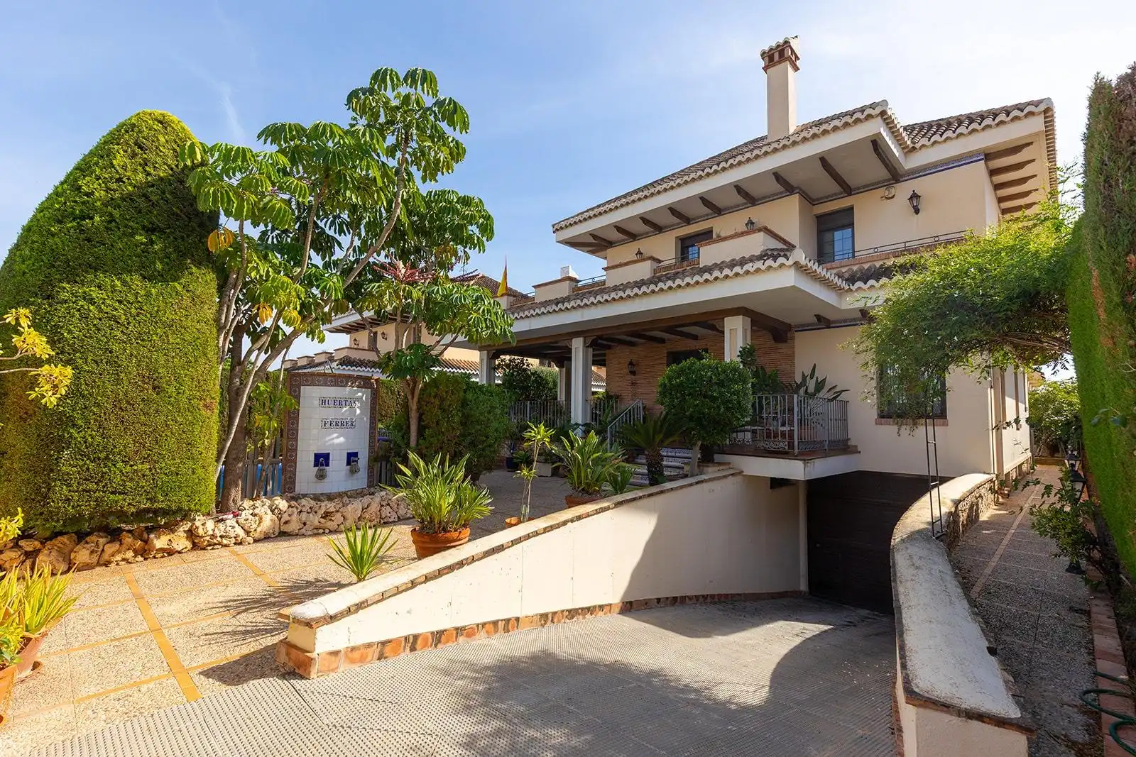 Chalet con terraza en venta en Calle MAR NEGRO, imagen 3