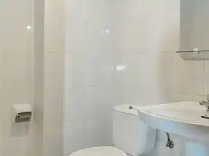Bany de Pis en venda en Oviedo  amb Calefacció