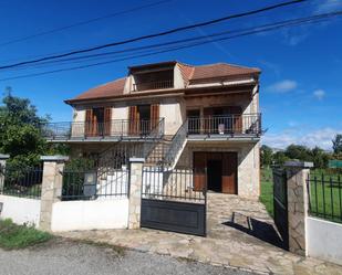 Vista exterior de Casa o xalet en venda en Ponferrada amb Calefacció, Jardí privat i Terrassa