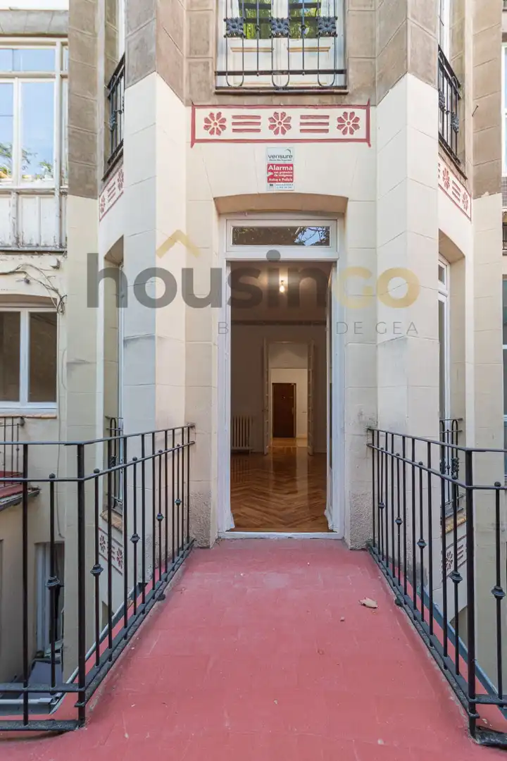 Exterior view of Flat for rent in Madrid  with Heating, Terrace and Oven