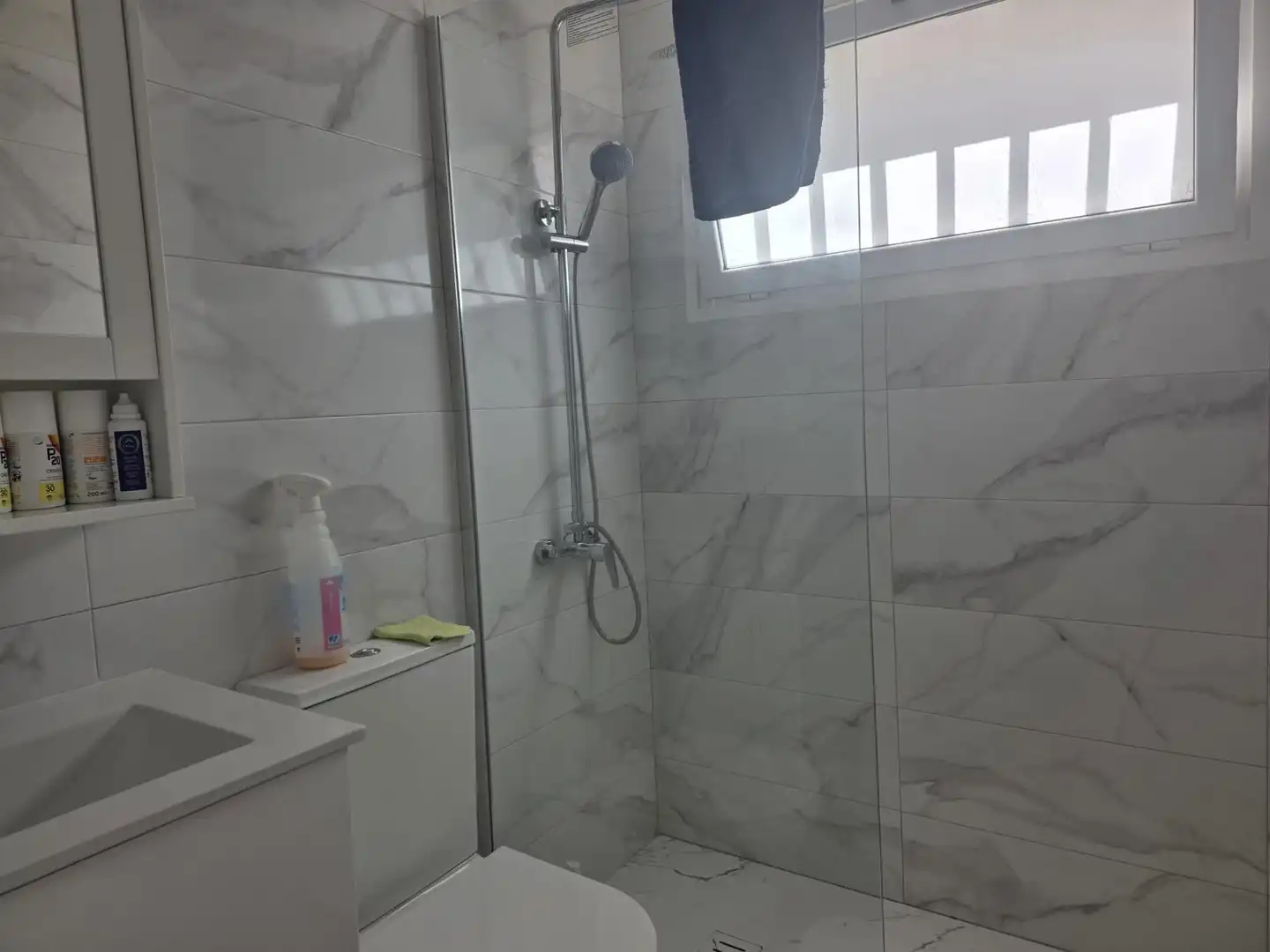 Bany de Casa o xalet en venda en San Bartolomé amb Aire condicionat, Jardí privat i Terrassa