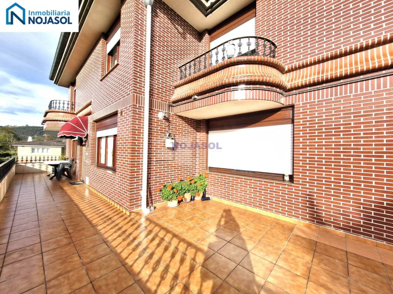 Vista exterior de Casa adosada en venda en Solórzano amb Calefacció, Parquet i Terrassa