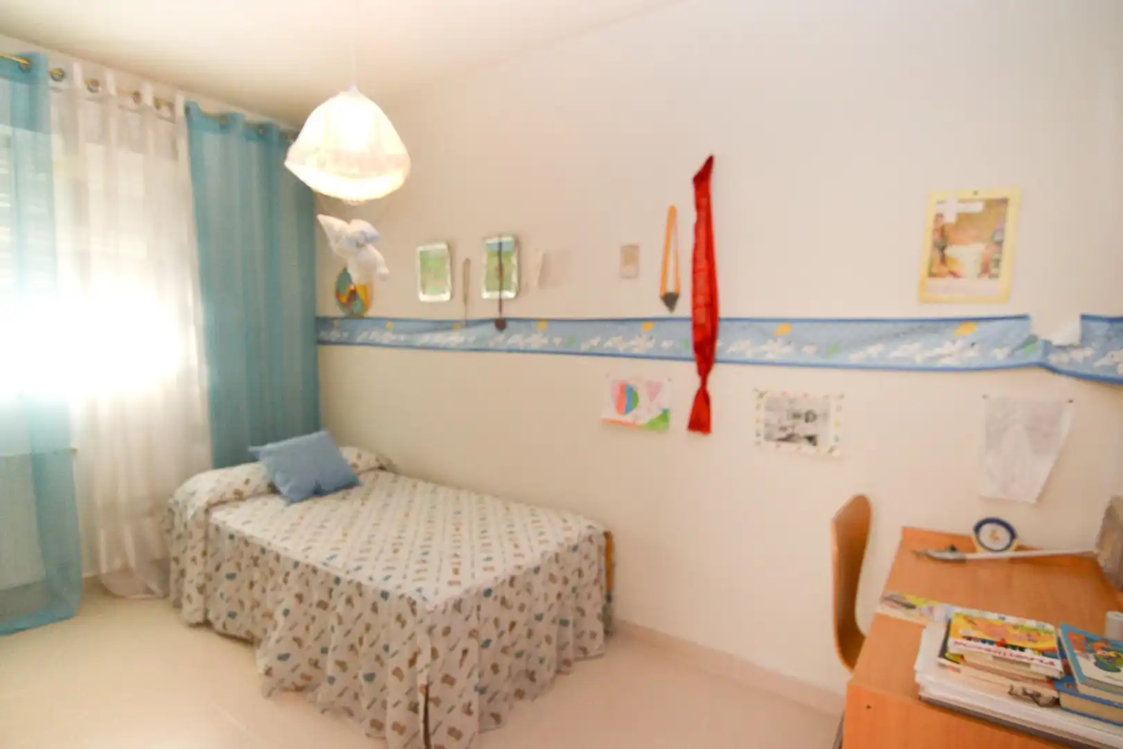 Habitación de Casa adosada en venta en Navalcarnero con Aire acondicionado, Calefacción y Jardín privado