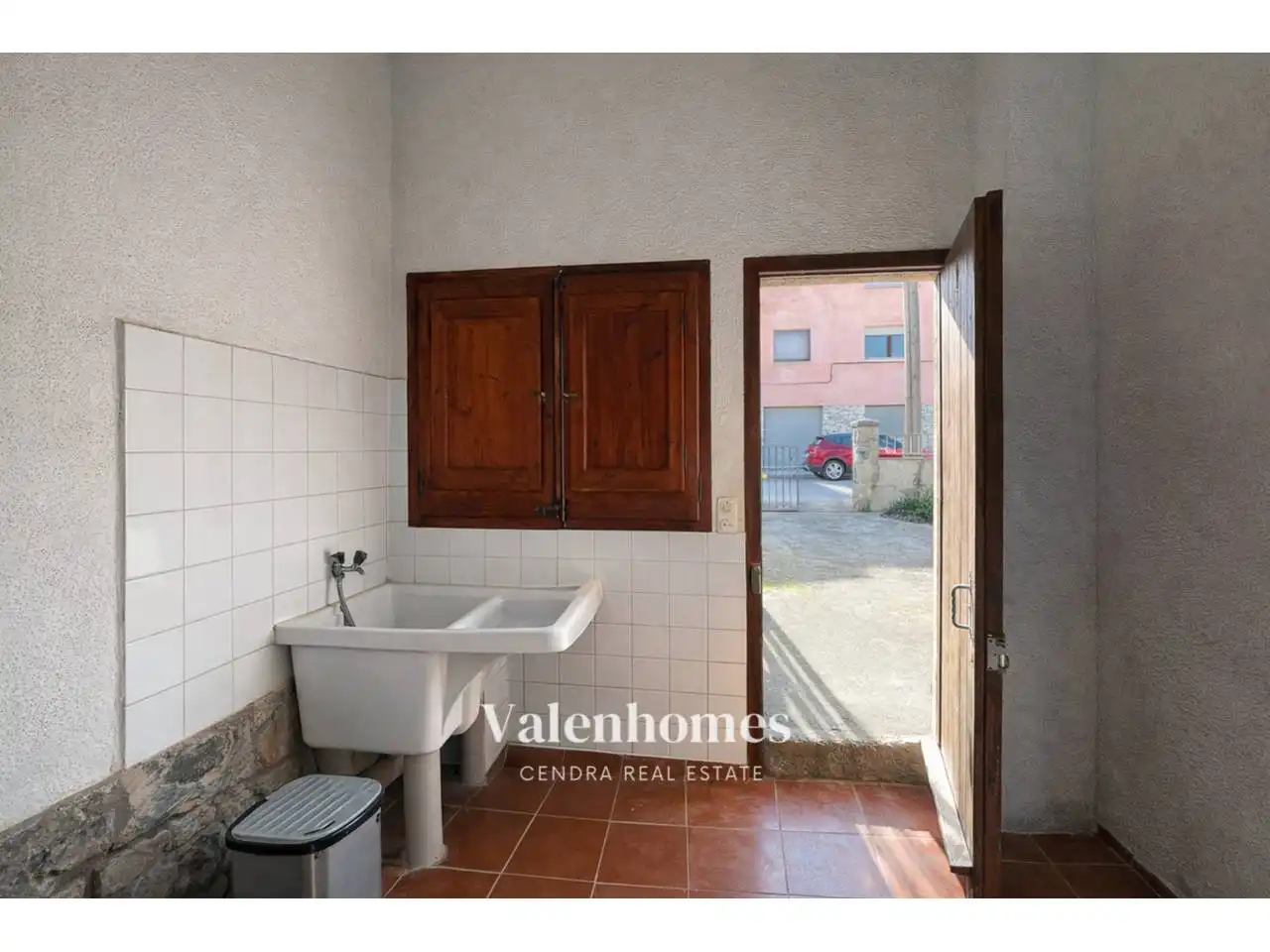 Vista exterior de Casa o xalet en venda en L'Estany amb Calefacció, Jardí privat i Terrassa