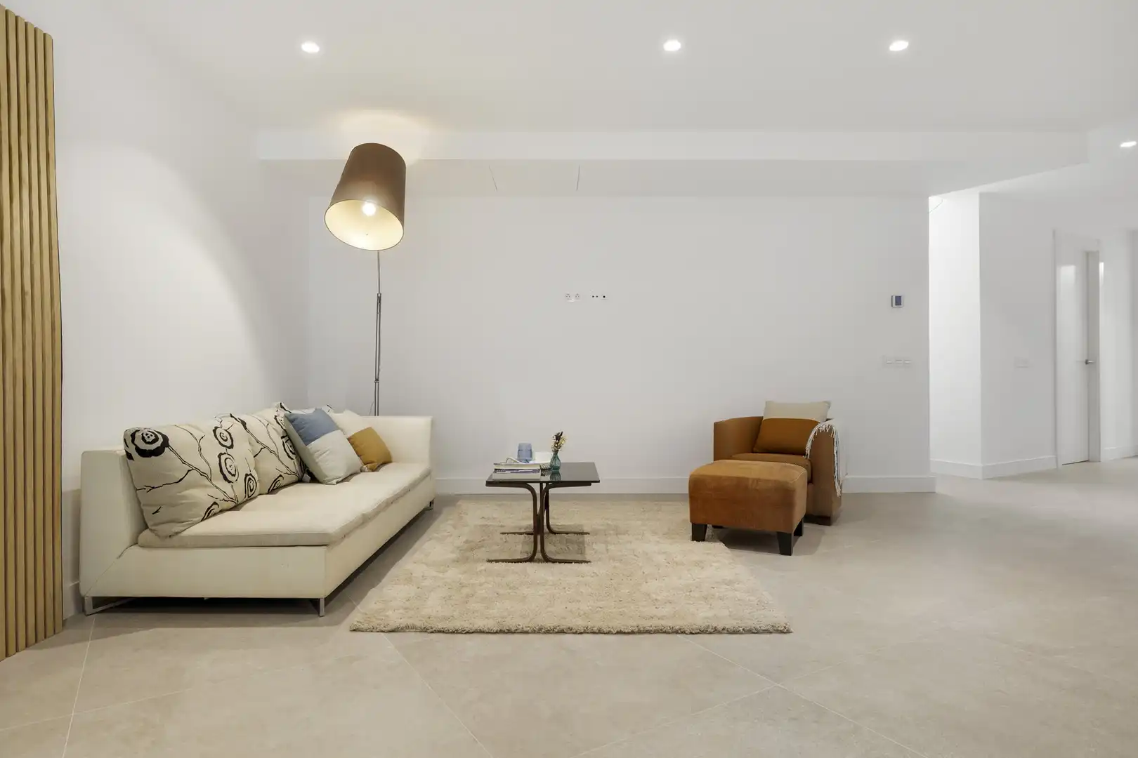 Sala d'estar de Casa o xalet en venda en Marbella amb Aire condicionat, Jardí privat i Terrassa