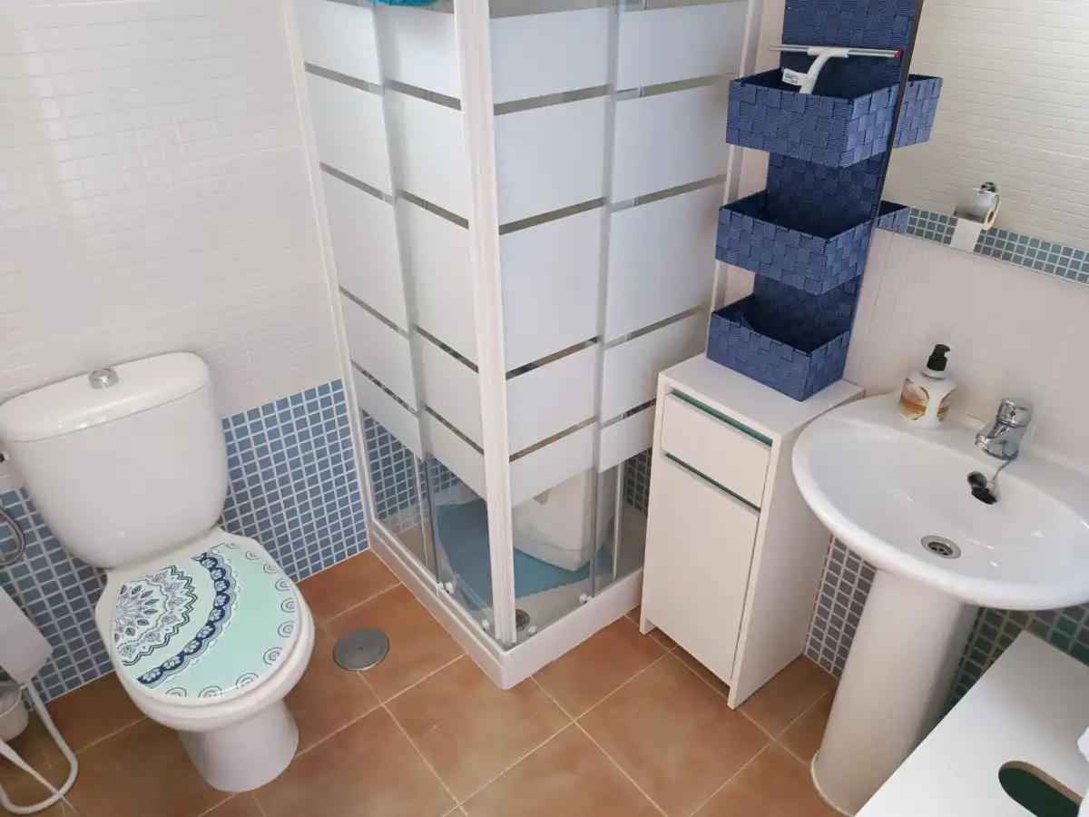Badezimmer von Wohnungen zur Miete in Águilas mit Klimaanlage, Terrasse und Möbliert