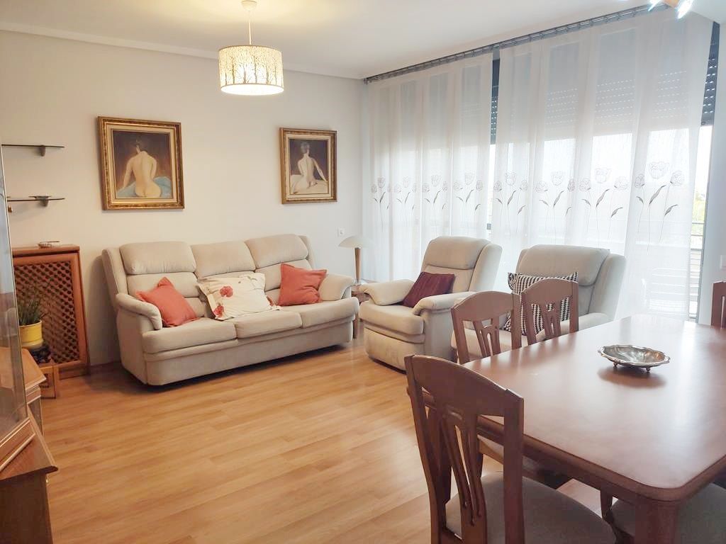 Sala d'estar de Àtic de lloguer en Leganés amb Aire condicionat, Calefacció i Parquet