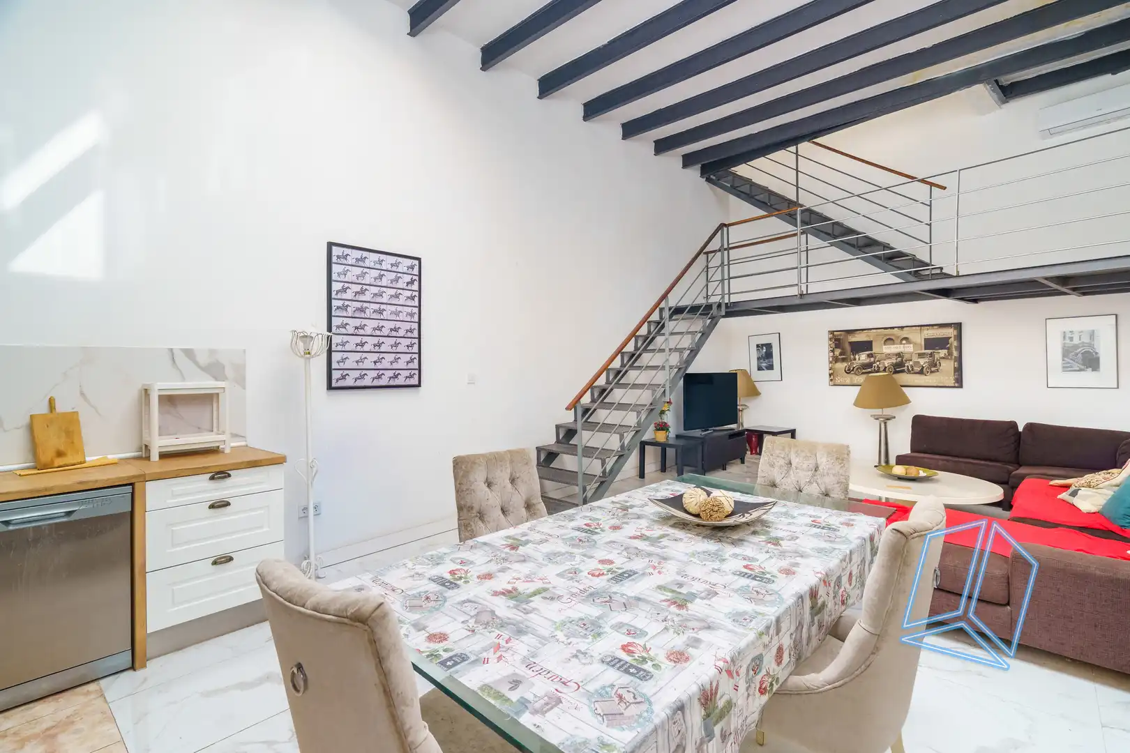 Esszimmer von Erdgeschoss zum Verkauf in Barcelona mit Terrasse