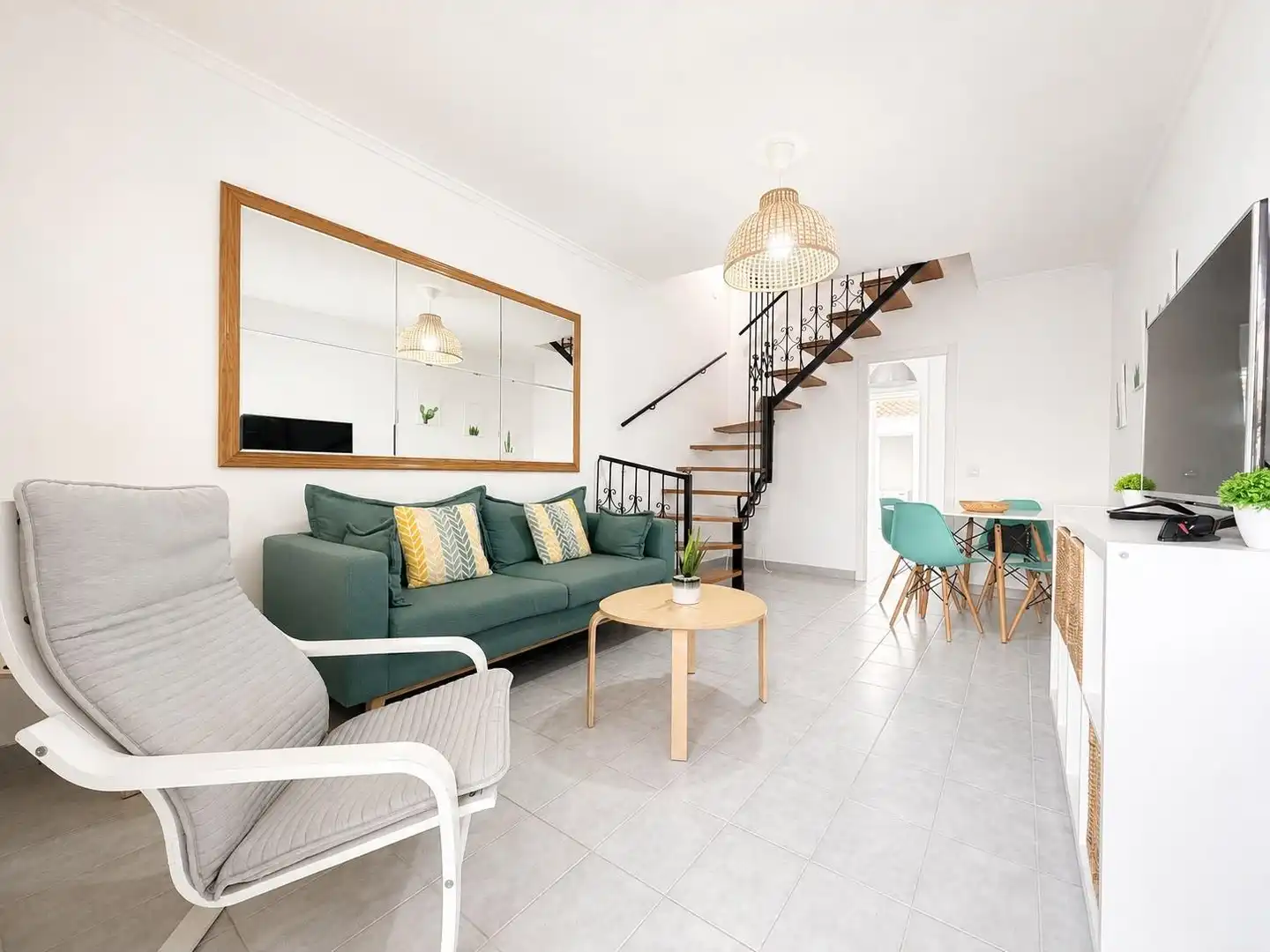 Sala d'estar de Casa o xalet en venda en Los Alcázares amb Aire condicionat, Jardí privat i Moblat