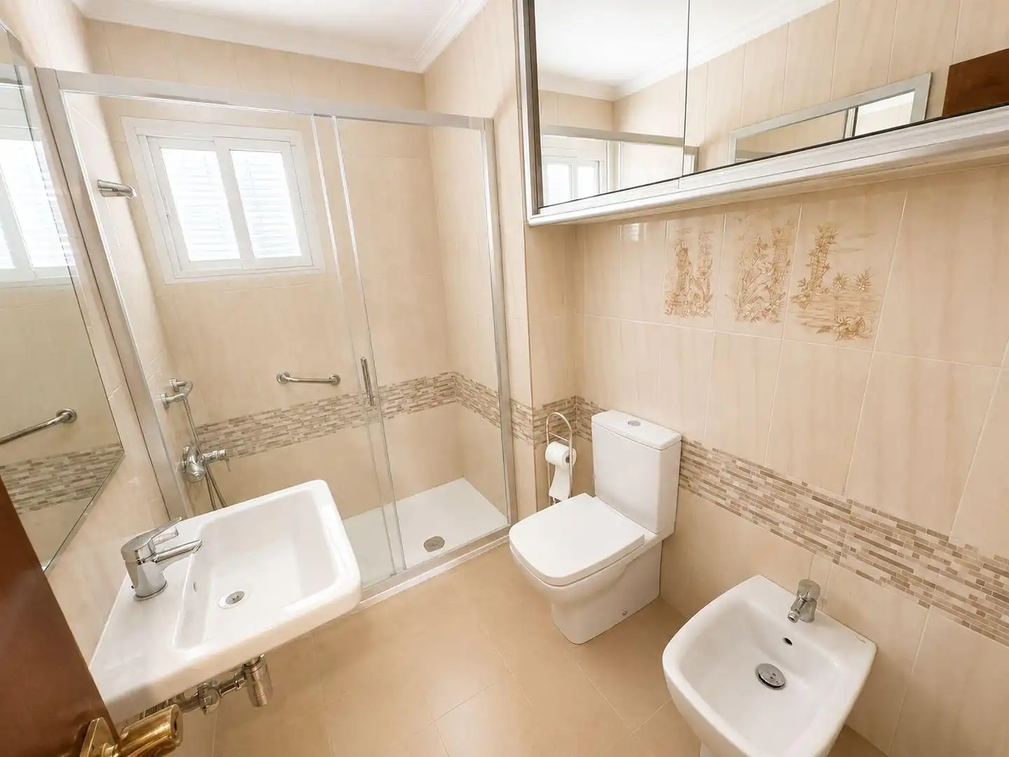 Bathroom of Flat for sale in Sevilla  with Air Conditioner