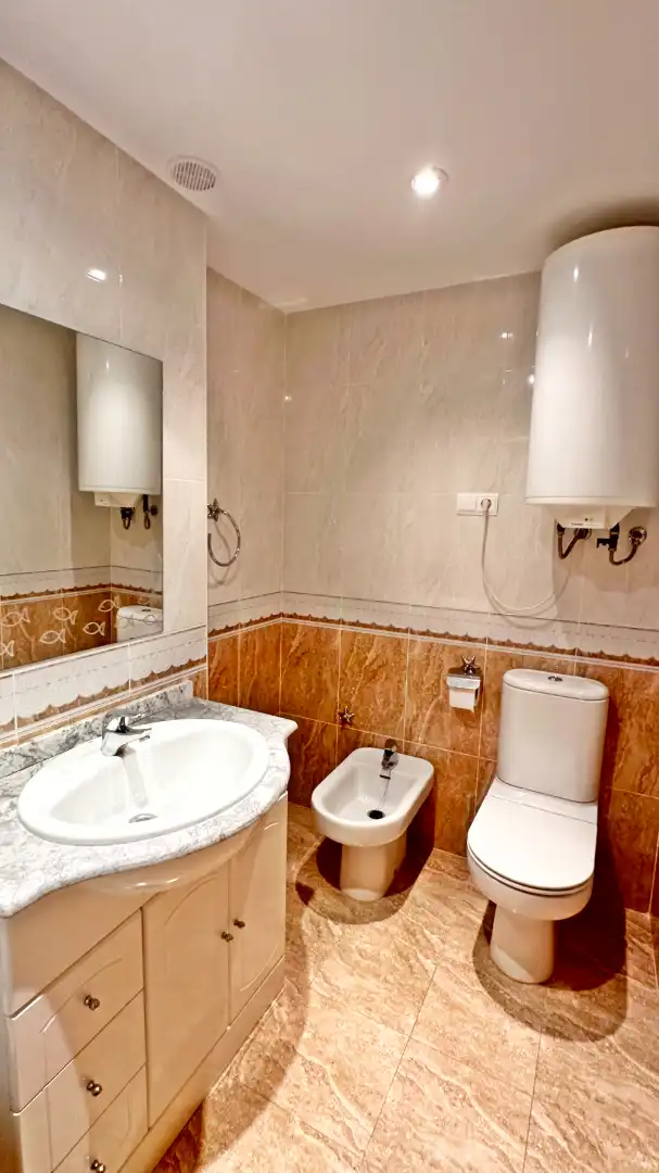 Bany de Apartament de lloguer en Gandia amb Aire condicionat, Calefacció i Terrassa