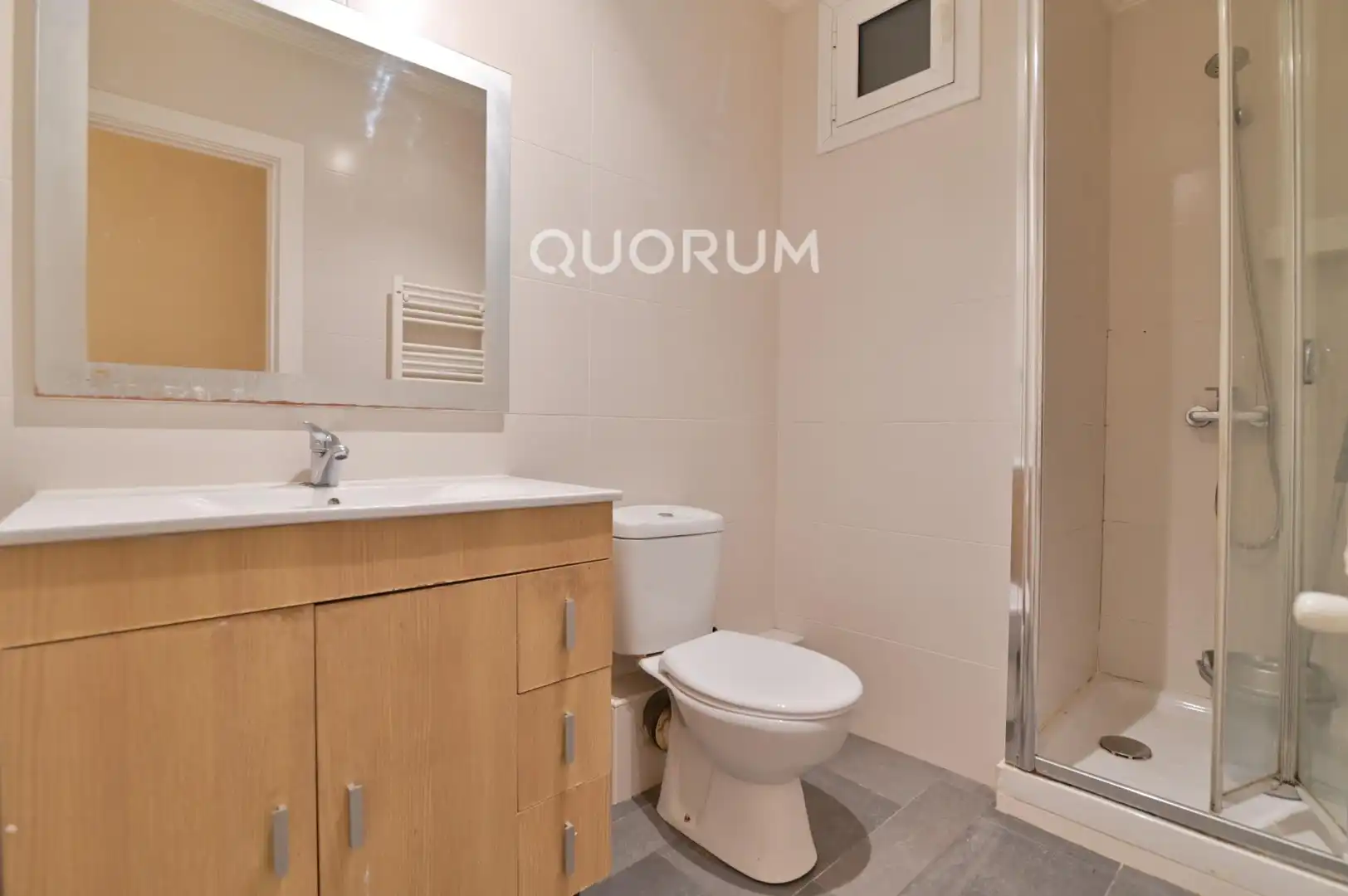 Badezimmer von Wohnung zum Verkauf in Galdakao mit Heizung, Parkett und Möbliert
