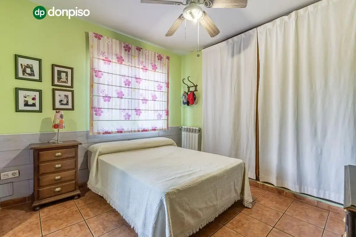 Chalet con piscina en venta en Calle del Arache 5, imagen 15