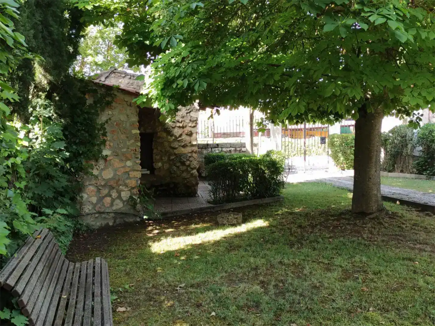 Jardí de Casa o xalet en venda en Dueñas amb Jardí privat, Parquet i Traster