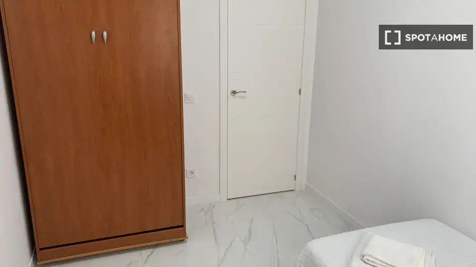 Habitación de Piso de alquiler en Sagunto / Sagunt con Aire acondicionado, Calefacción y Amueblado