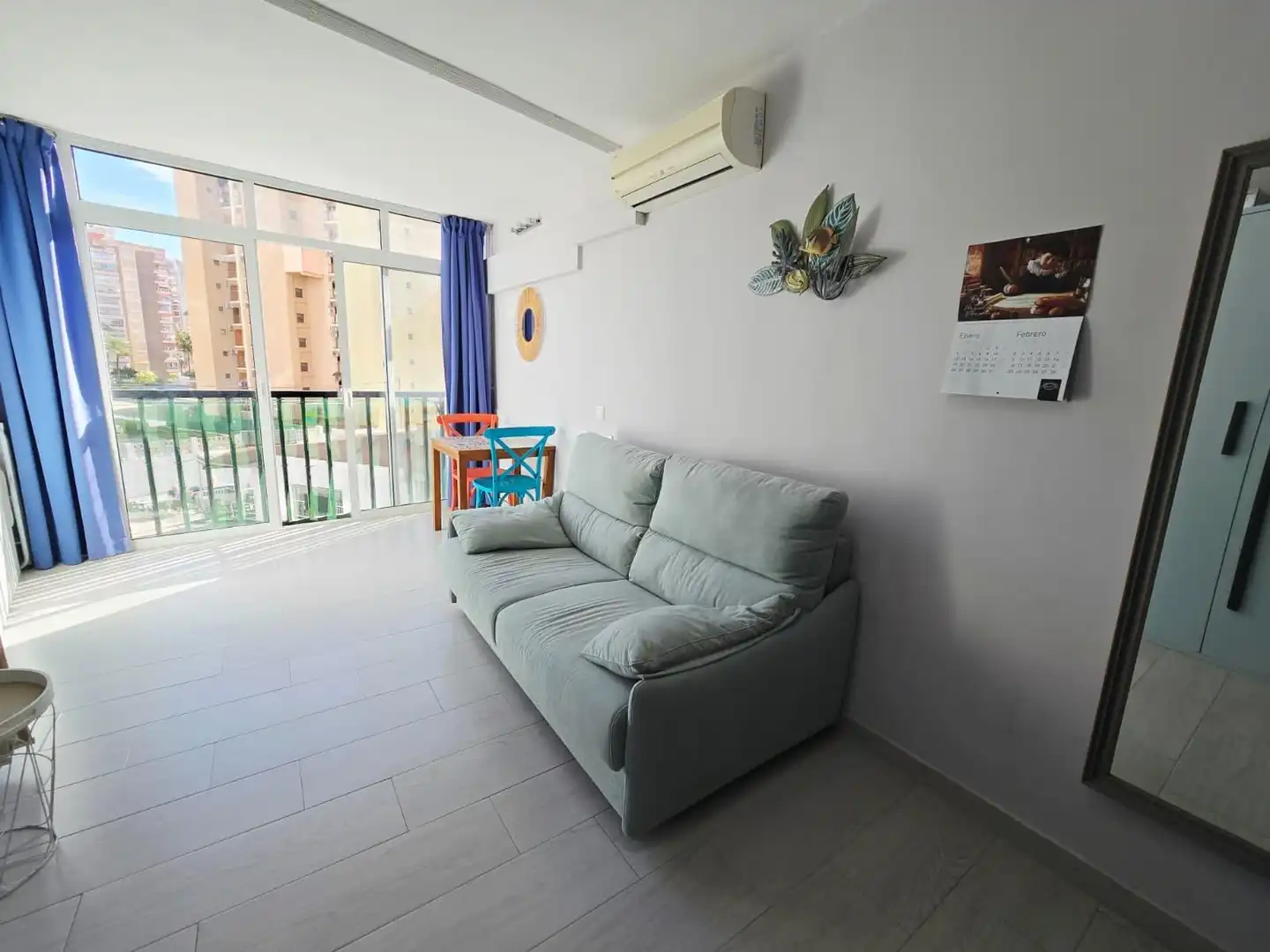 Sala de estar de Piso en venta en Benidorm con Aire acondicionado, Jardín privado y Piscina comunitaria