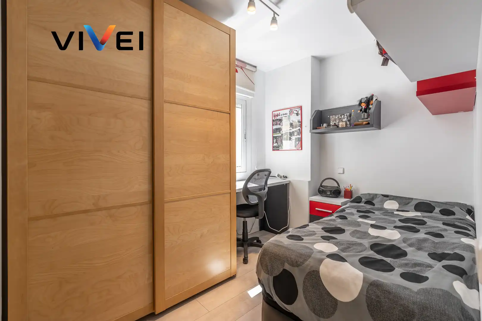 Schlafzimmer von Dachboden zum Verkauf in Madrid mit Heizung, Terrasse und Balkon